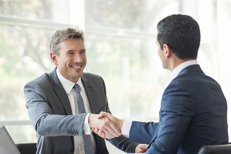 如果發(fā)現(xiàn)報價出錯，該如何挽回客戶？